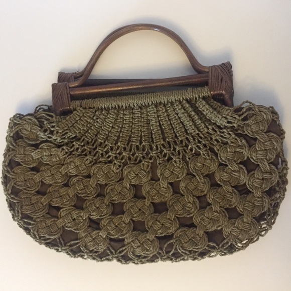 Crochet woven straw bag with wooden handles - Picture 1 of 3